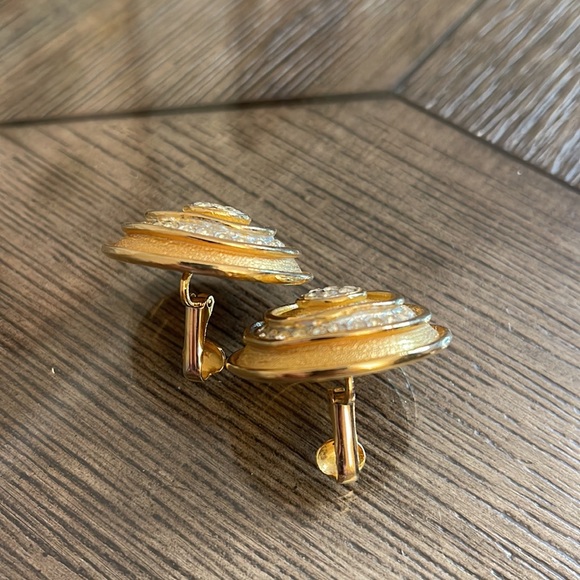 Vintage Gold-tone Round Button Clip Earrings with Rhinestones Modern Design - Picture 10 of 11